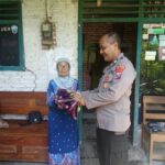 Panen Terong di Polsek Wilangan, Warga Sekitar Kebagian