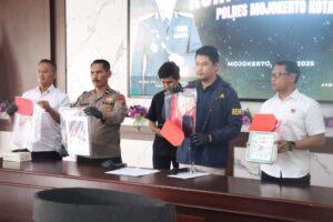 Polres Mojokerto Kota Bongkar Dua Arena Sabung Ayam, Amankan Lima Pelaku Perjudian