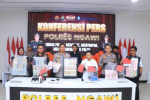 Polres Ngawi Berhasil Amankan 5 Tersangka Pengedar Uang Palsu Lintas Provinsi