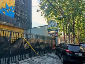 Diduga Terjadi Human Trafficking, Karaoke 9 Heaven Surabaya Dipasangi Garis Polisi
