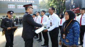 Kapolresta Malang Kota Beri Penghargaan Anggota Berprestasi dan Warga yang Ungkap Kasus TPPO