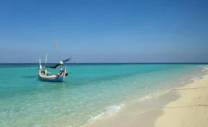 Gili Labak: Permata Bahari Tersembunyi di Timur Pulau Madura