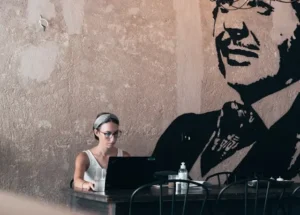 Trend Work from Café: Gaya Hidup Baru Milenial di Kota Besar