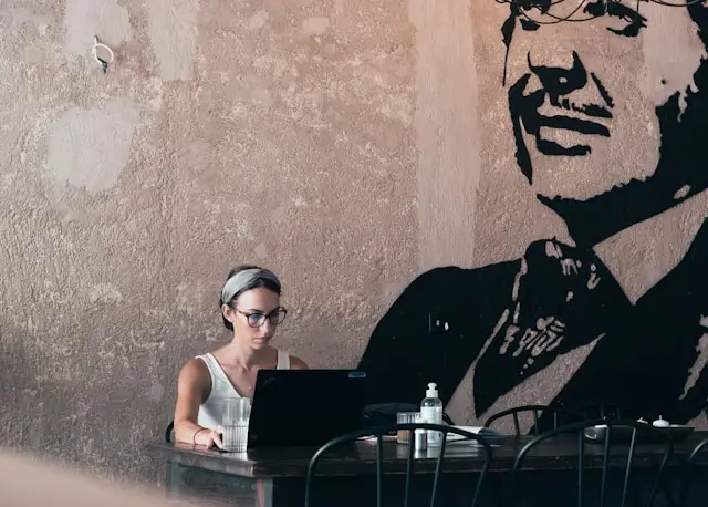 Trend Work from Café: Gaya Hidup Baru Milenial di Kota Besar