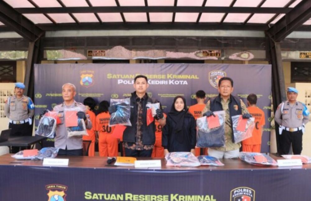 Viral di Medsos! Pencurian Swalayan Kediri Empat Wanita Komplotan Copet Dibekuk Polisi