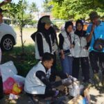 Paving Blok dari Sampah Plastik: Inovasi Mahasiswa KKN UINSA untuk Masa Depan yang Lebih Baik