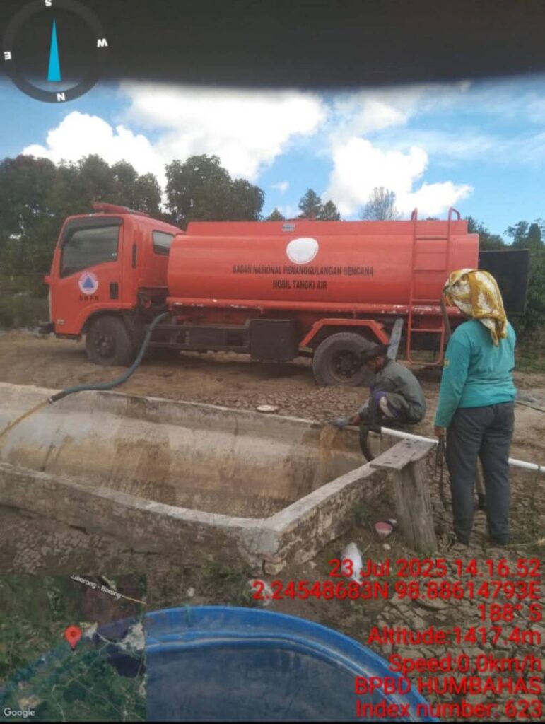 Pemkab Humbahas Distribusikan Air untuk Petani di Lintongnihuta dan Paranginan