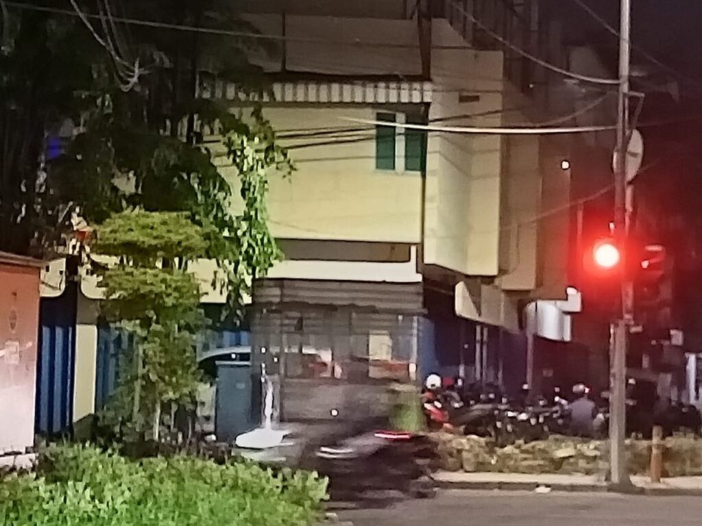 Cafe New DW Diduga Beroperasi Ilegal Dekat Rumah Ibadah