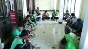 Polres Bangkalan & Komunitas Ojol Gelar Sholat Ghaib dan Tahlil Doakan Driver Ojol Affan Kurniawan yang Berpulang