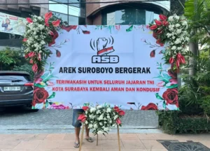 Ormas ASB Bagikan Karangan Bunga Bentuk Dukungan Moril Warga Kota Surabaya