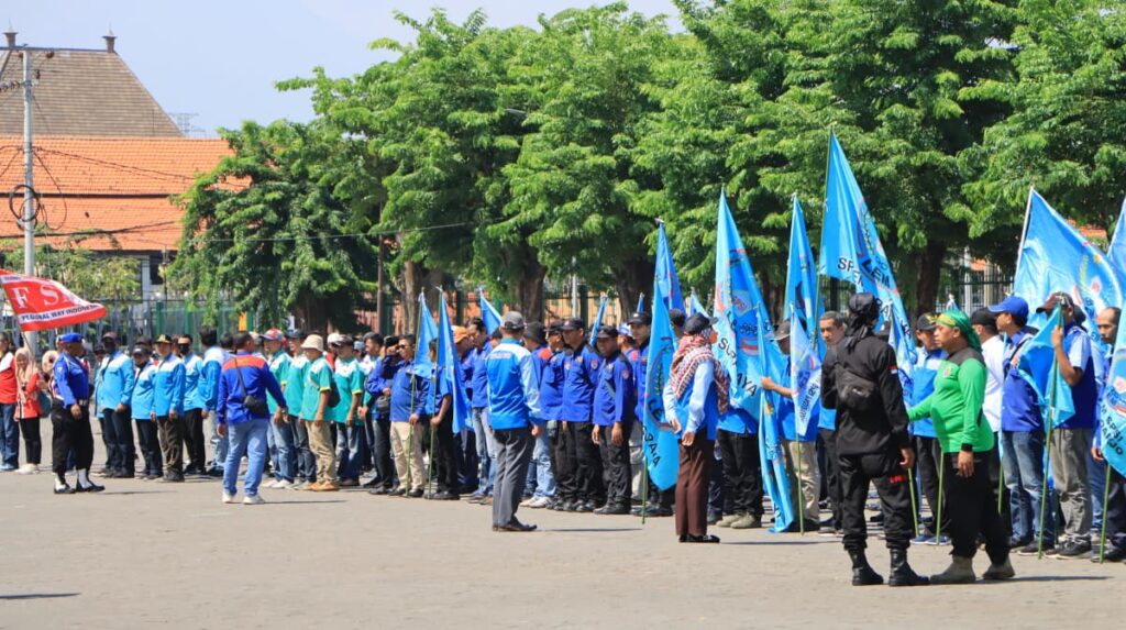 Ratusan Buruh Jatim Tegaskan Persatuan, Siap Perjuangkan Upah 2026