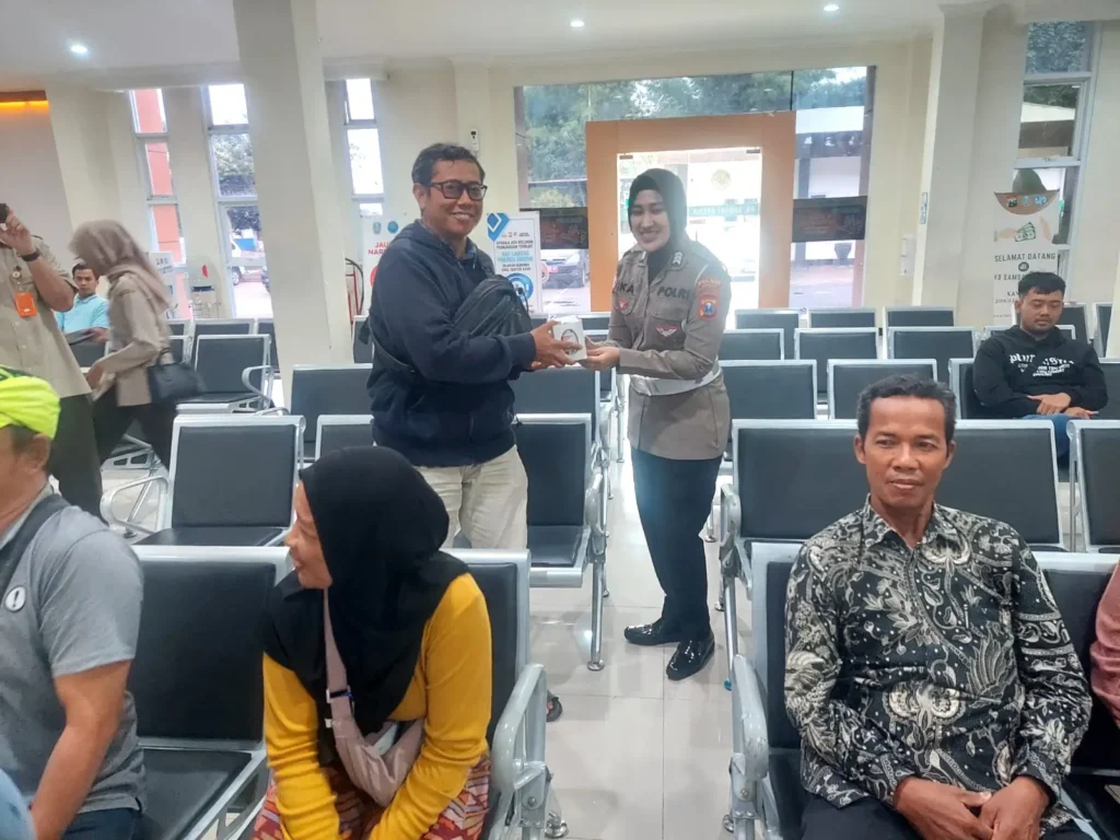 Polantas Menyapa, KB Samsat Gresik Wujudkan Pelayanan Prima kepada Masyarakat