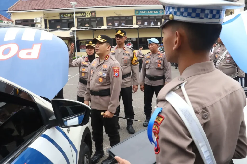 Tekan Angka Laka Lantas, Polres Pelabuhan Tanjung Perak Laksanakan Apel Gelar Pasukan Operasi Zebra Semeru 2025