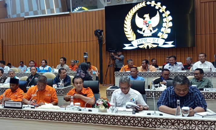 Gebrakan Baru Senayan! DPR RI Godok Aturan ‘Pesangon Kerja’ Bagi Karyawan Resign, Benarkah?