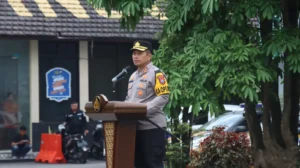 Kapolres Nganjuk Pimpin Apel Kesiapan Pengamanan Malam Natal 2025, Tekankan Kewaspadaan