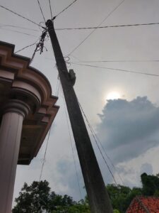 Warga Desa Plampaan Sampang Keluhkan Tiang Listrik Ganggu Halaman Rumah, Dugaan Permintaan Uang 10 Juta