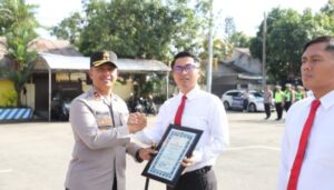 69 Personel Berprestasi: Kapolres Kediri Berikan Penghargaan