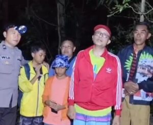 Tak Butuh Waktu Lama: Polisi Selamatkan Wisatawan Asal Sidoarjo Tersesat di Hutan Pulau Bawean