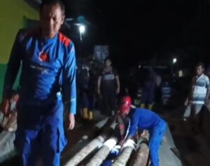 Tim SAR polairud Bangun Jembatan Sementara di Korong Maranci, Padang Pariaman