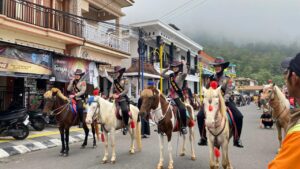 Layanan Keamanan, Polwan Polres Magetan Patroli Berkuda di Wisata Sarangan