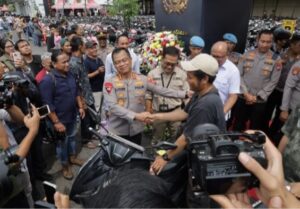 Bazar Ranmor Polrestabes Surabaya Bikin Senyum Sumringah Korban Curanmor