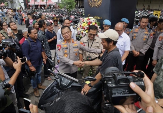 Bazar Ranmor Polrestabes Surabaya Bikin Senyum Sumringah Korban Curanmor