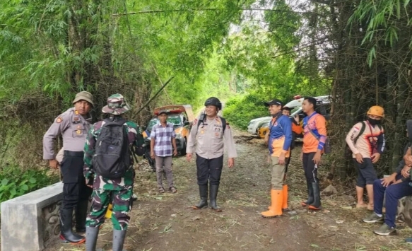 Polres Bondowoso Terjunkan Personel Pencarian Korban Hanyut di Sungai Sampeanbaru