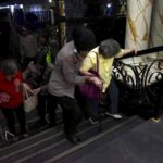 Polwan Polres Bondowoso Humanis, Jemaat Imlek di Vihara Ariya Maitera Merasa Aman dan Nyaman