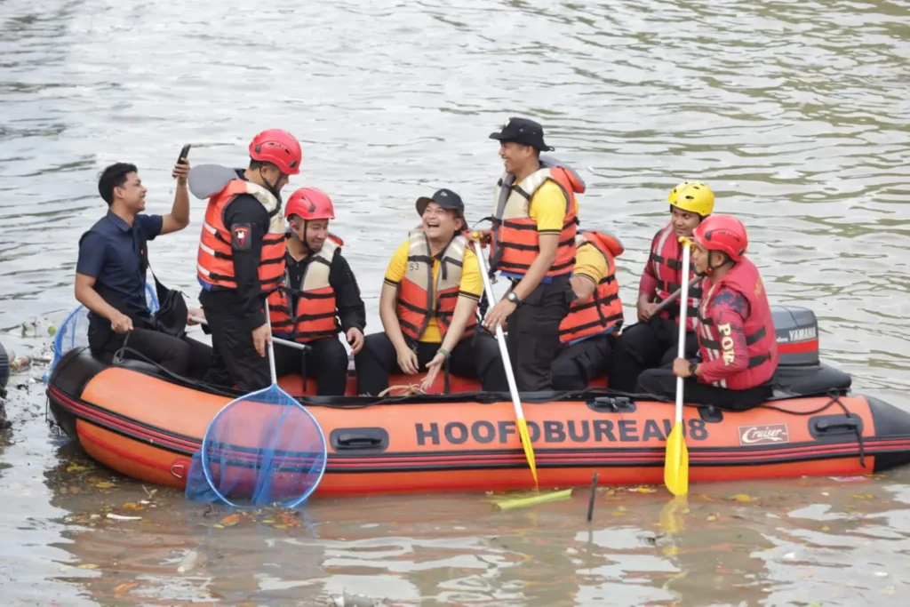Polrestabes Surabaya Aksi Bersih Kali di JMP, Wujudkan Gerakan Nasional Indonesia ASRI