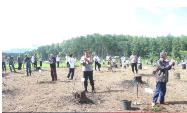 Tanam 1.000 Pohon di Lereng Sumberwringin, Polres Bondowoso Gaungkan Sedekah Oksigen di HPN 2026