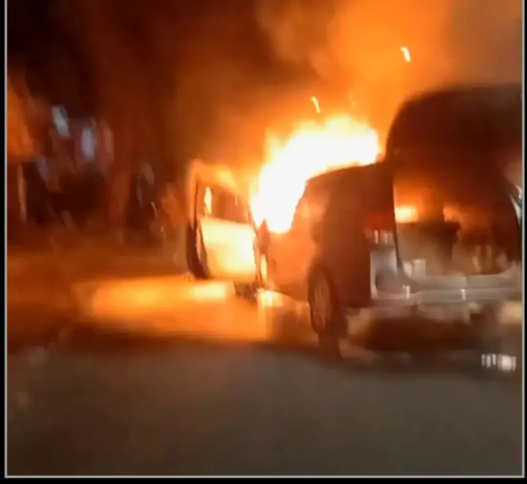 Mobil Hangus Terbakar di Jalan Gembong, Satu Keluarga Selamat