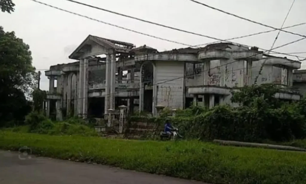 Kisah Horor Rumah Hantu Darmo Surabaya