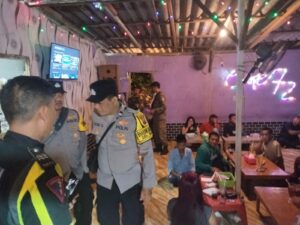 Operasi Pekat Semeru Bergerak, Polisi Amankan Miras dari Kafe Pesisir Kenjeran