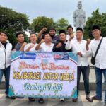 Kolaborasi Tiga Media Bagikan 500 Takjil Gratis di Taman Apsari Surabaya