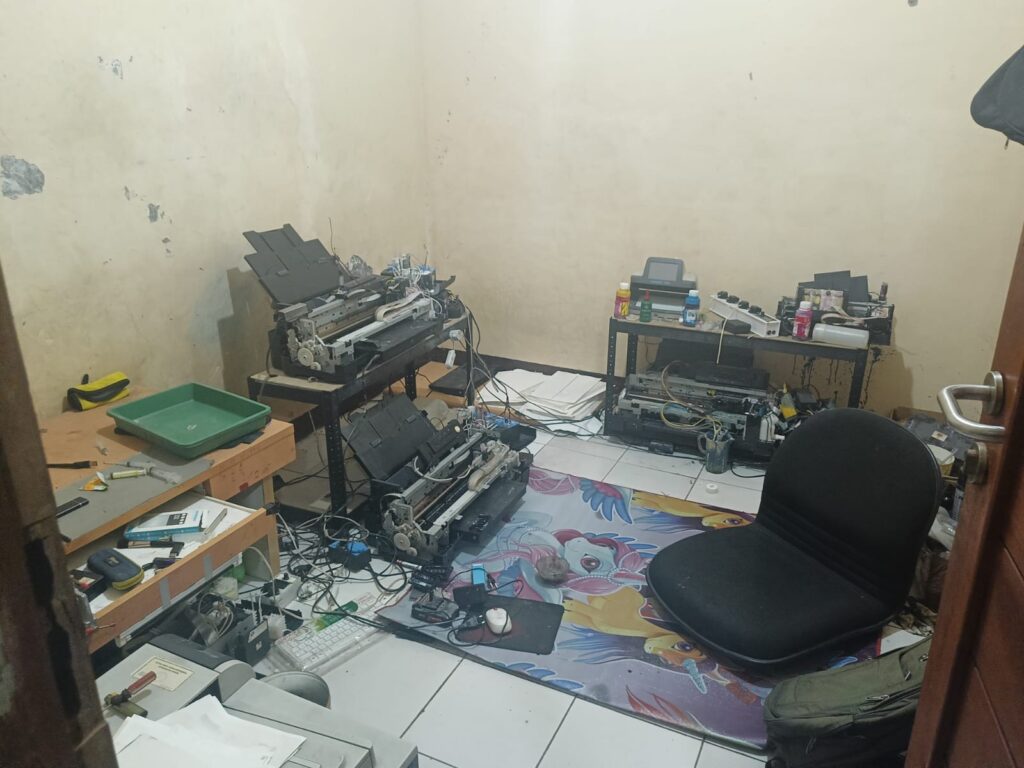 Bareskrim Gerebek ‘Pabrik’ Uang Palsu, Empat Pelaku Ditangkap