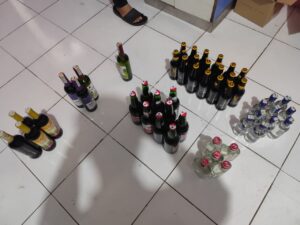 Heboh! Karaoke di Gresik Digerebek, 16 Orang Diciduk dan Miras Berserakan