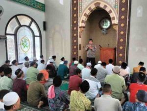 Safari Jumat Ramadhan, Satbinmas Polres Pasuruan Gaungkan Anti Narkoba dan Judi Online di Kejayan