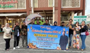 Ramadan, Media Liputan Kasus Bagi Takjil untuk Pengendara