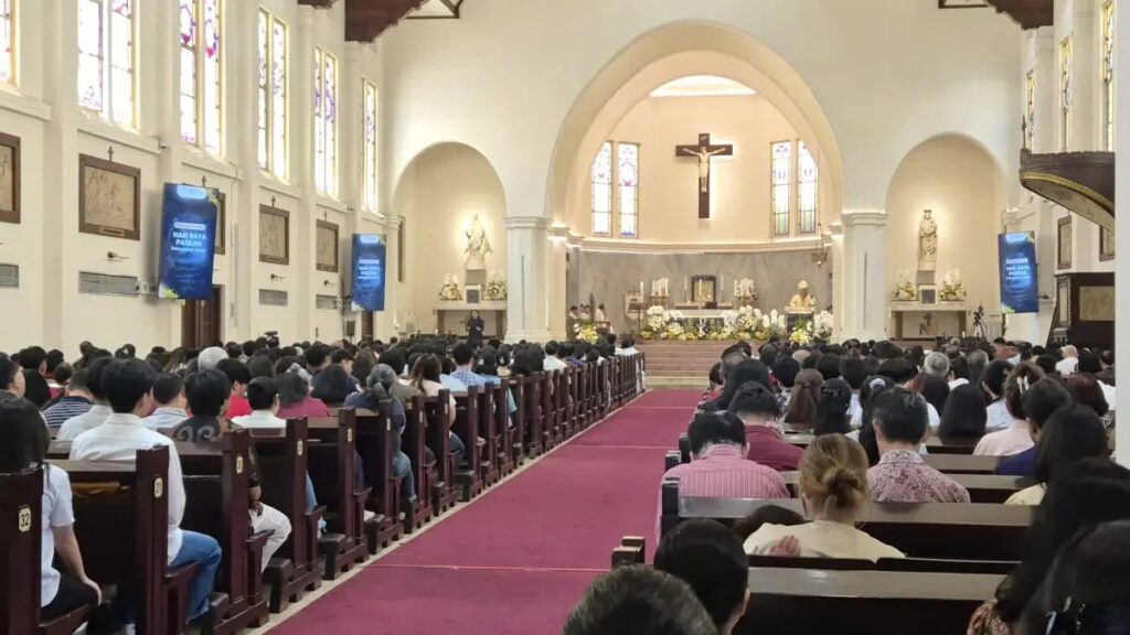 Misa Paskah 2026 di Katedral Surabaya Berlangsung Khidmat, Ribuan Umat Hadiri Perayaan