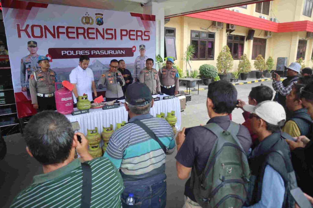 Polres Pasuruan mengungkap kasus oplosan LPG subsidi di Purwosari Pasuruan