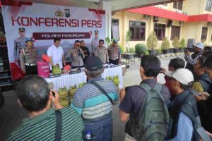 Polres Pasuruan mengungkap kasus oplosan LPG subsidi di Purwosari Pasuruan