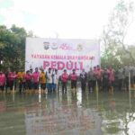 Sambut HUT ke-46, YKB Tanjung Perak Tanam Mangrove Pulihkan Lahan Kritis