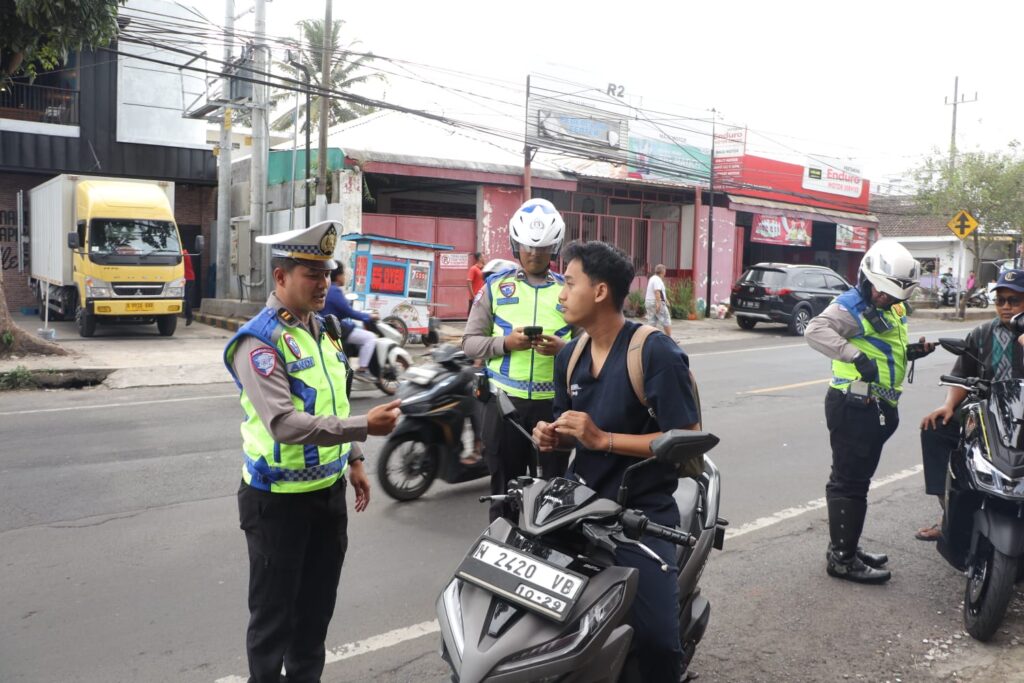 Tekan Fatalitas Laka, Ditlantas Polda Jatim Optimalkan ETLE Handheld