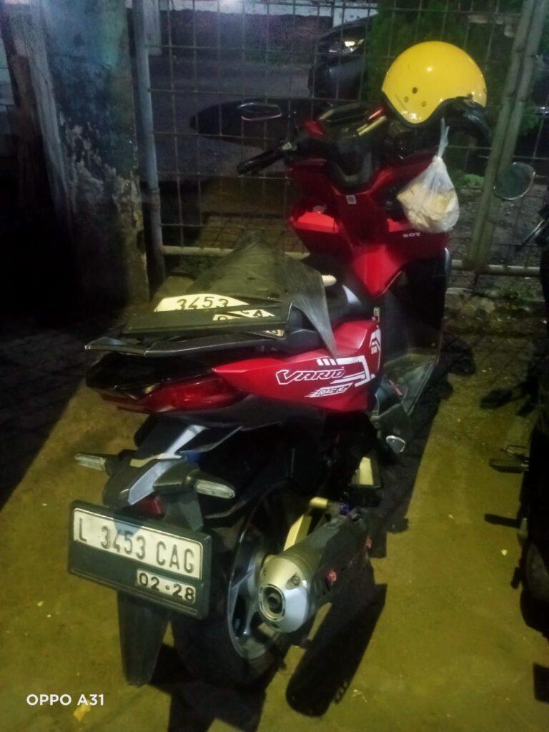 Adu Banteng di Tambang Boyo Surabaya, Satu Pengendara Patah Tulang