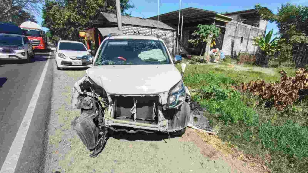 Dua Mobil Rush Adu Banteng di Jalan Raya Torjun Sampang, Dua Penumpang Luka Ringan