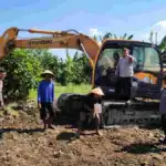 Polres Pelabuhan Tanjungperak Datangkan Alat Berat Bantu Petani Olah Lahan Pascapanen