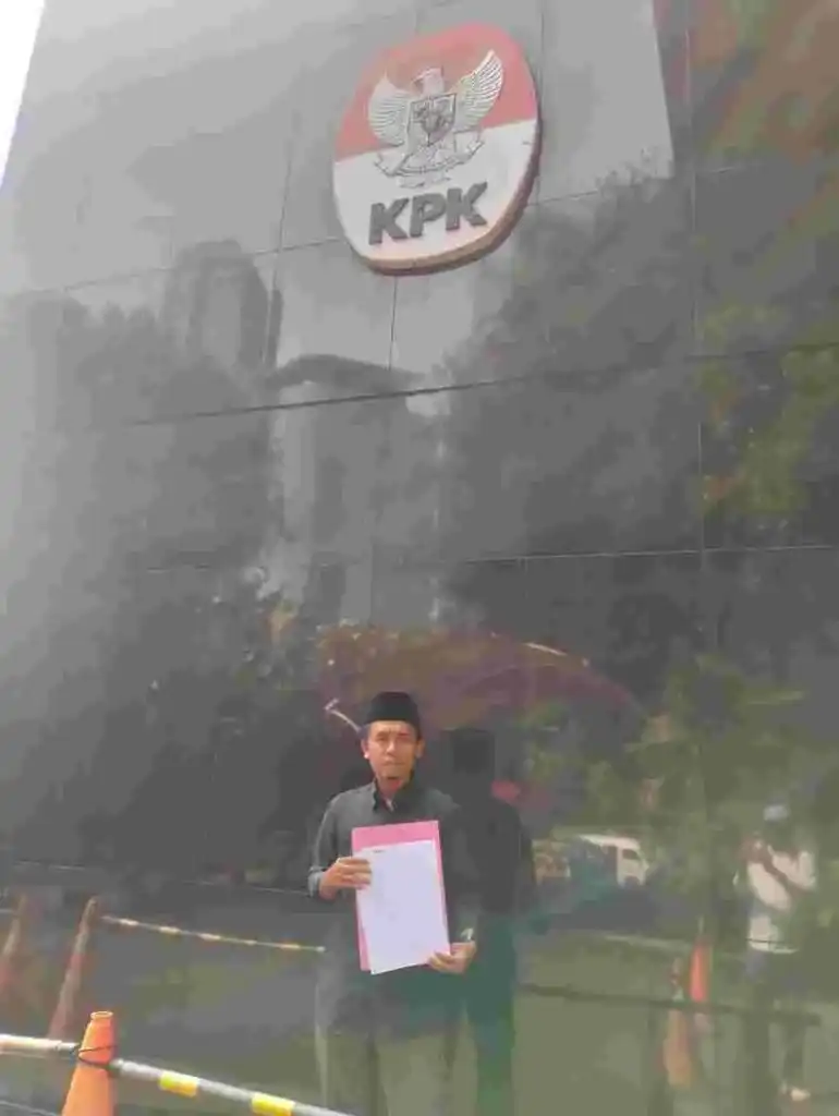 AKTIVIS MAHASISWA DESAK KPK PERIKSA DANA POKIR DPRD DAN DINAS PENDIDIKAN KABUPATEN PAMEKASAN