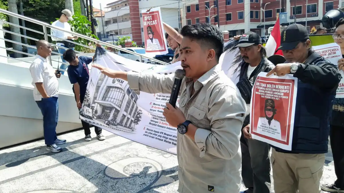 Dinilai “Mandul” dan Tutup Mata, Unjuk Rasa Jejak Jatim Desak Pencopotan Komisaris Bank UMKM Jatim Berakhir Deadlock