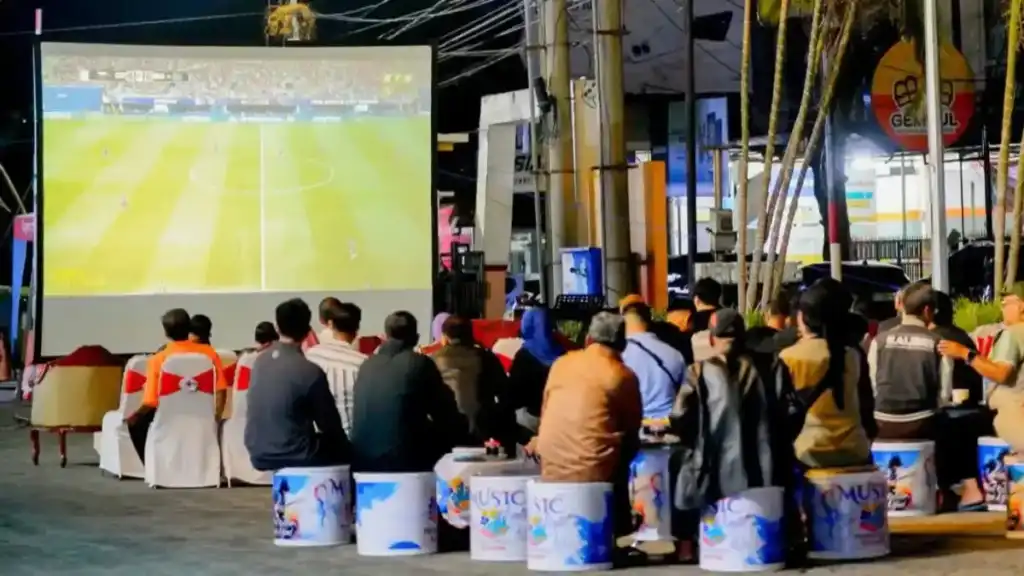 Nobar Piala Dunia 2026 di Probolinggo Diserbu Warga, UMK Ikut Raup Berkah