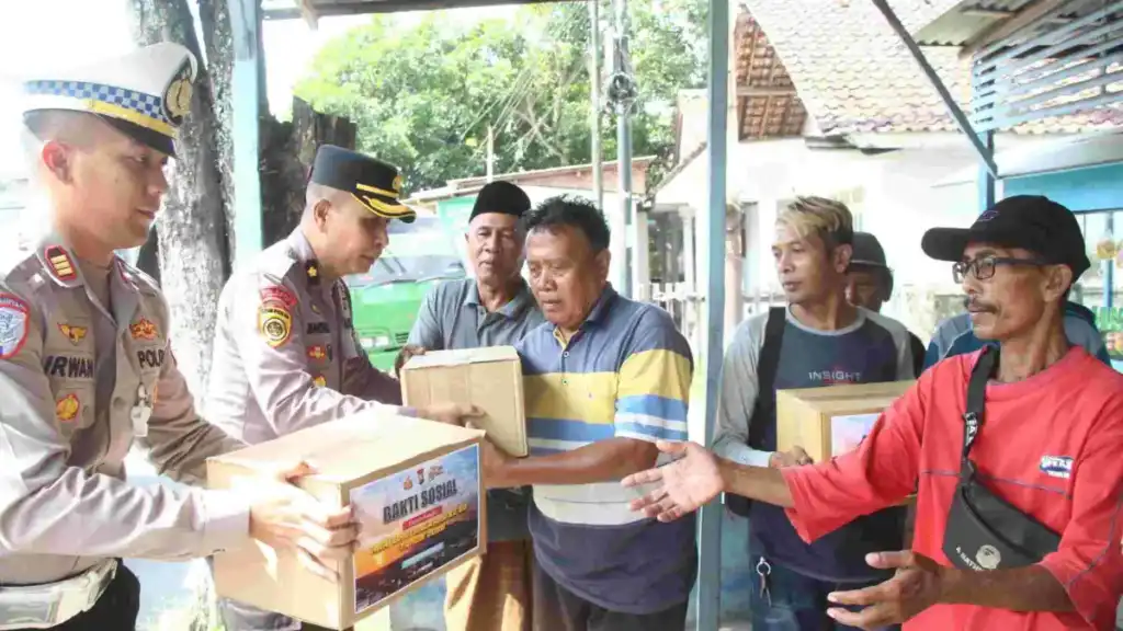 Sambut Hari Bhayangkara ke 80, Polres Bondowoso Salurkan Bantuan untuk Anak Yatim, Ojol dan Sopir Angkot